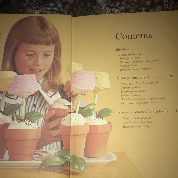 VINTAGE Better Homes & Gardens Celebrations Book - Picture 4 of 10